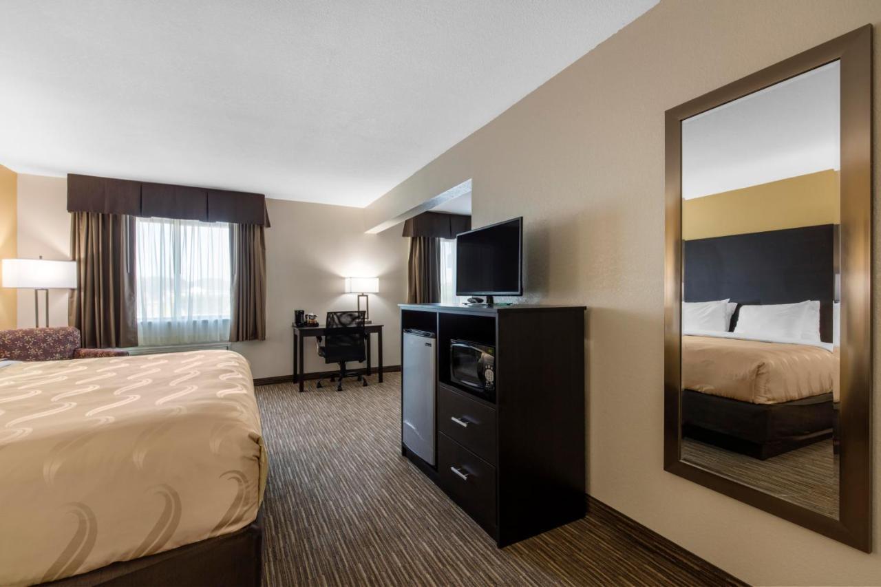 Quality Inn & Suites Metropolis I-24 Eksteriør billede