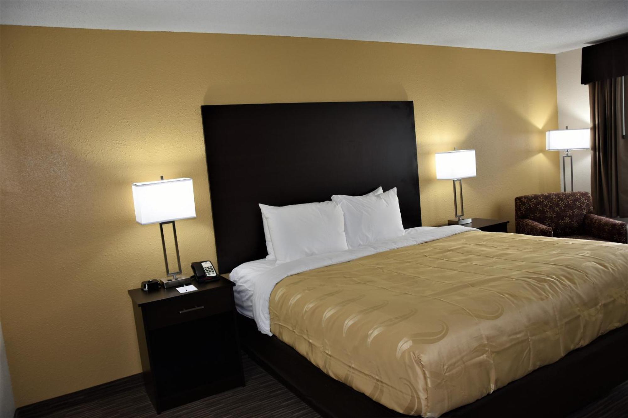 Quality Inn & Suites Metropolis I-24 Eksteriør billede