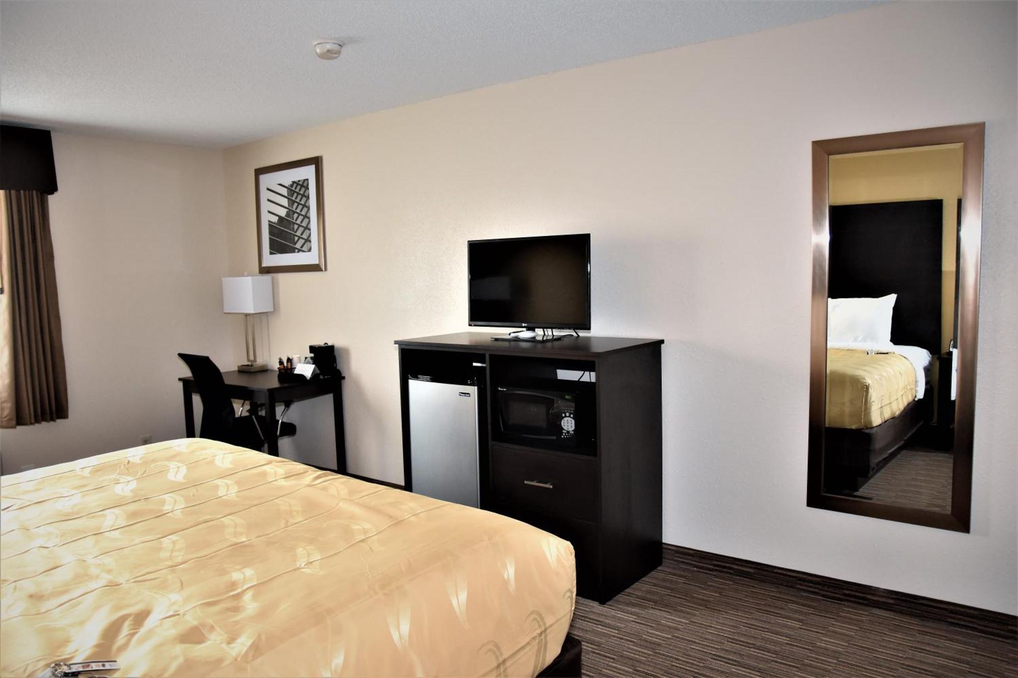 Quality Inn & Suites Metropolis I-24 Eksteriør billede
