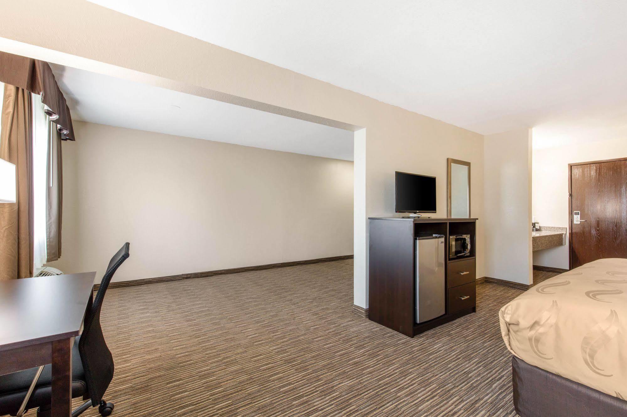 Quality Inn & Suites Metropolis I-24 Eksteriør billede