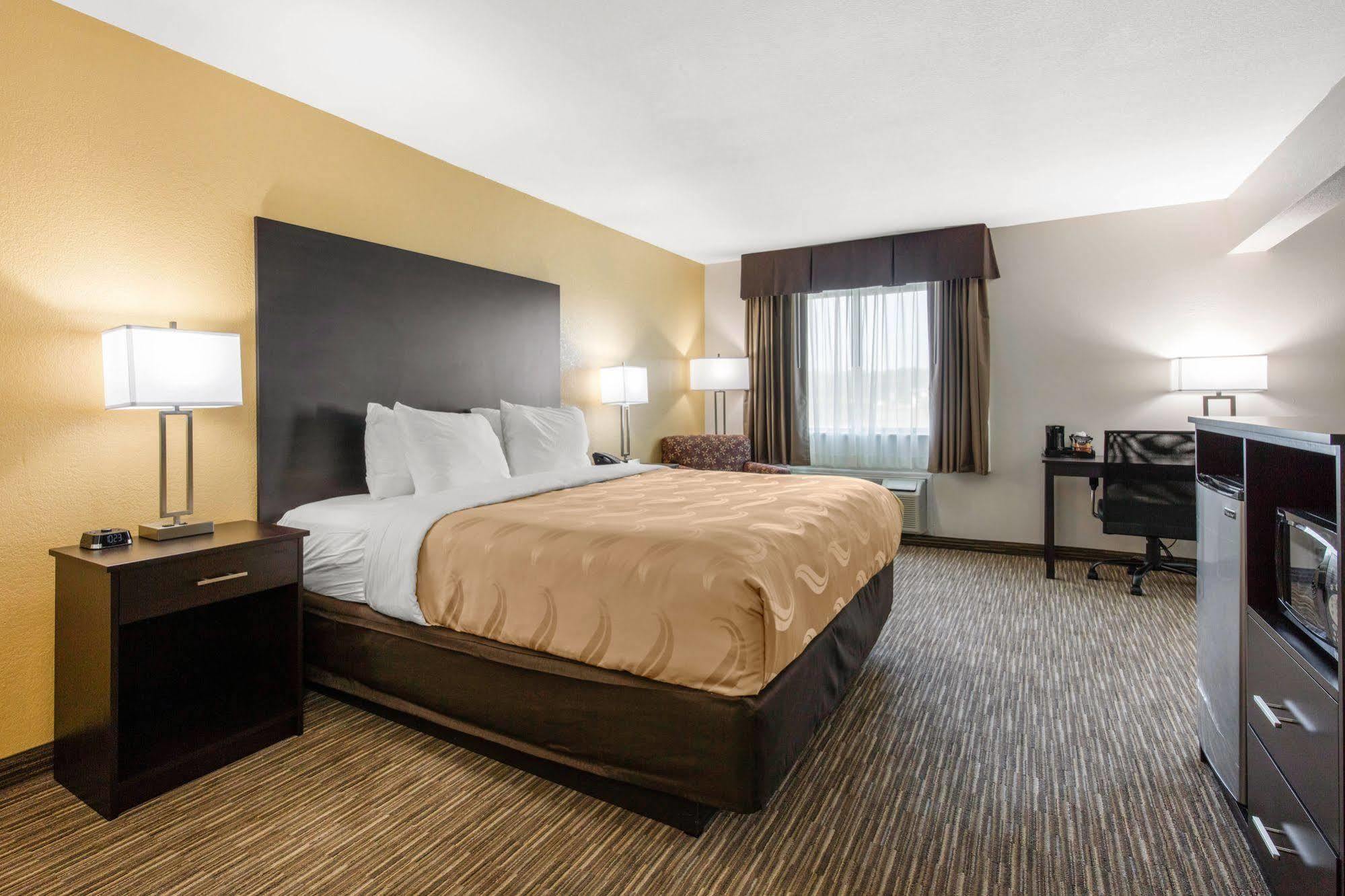 Quality Inn & Suites Metropolis I-24 Eksteriør billede