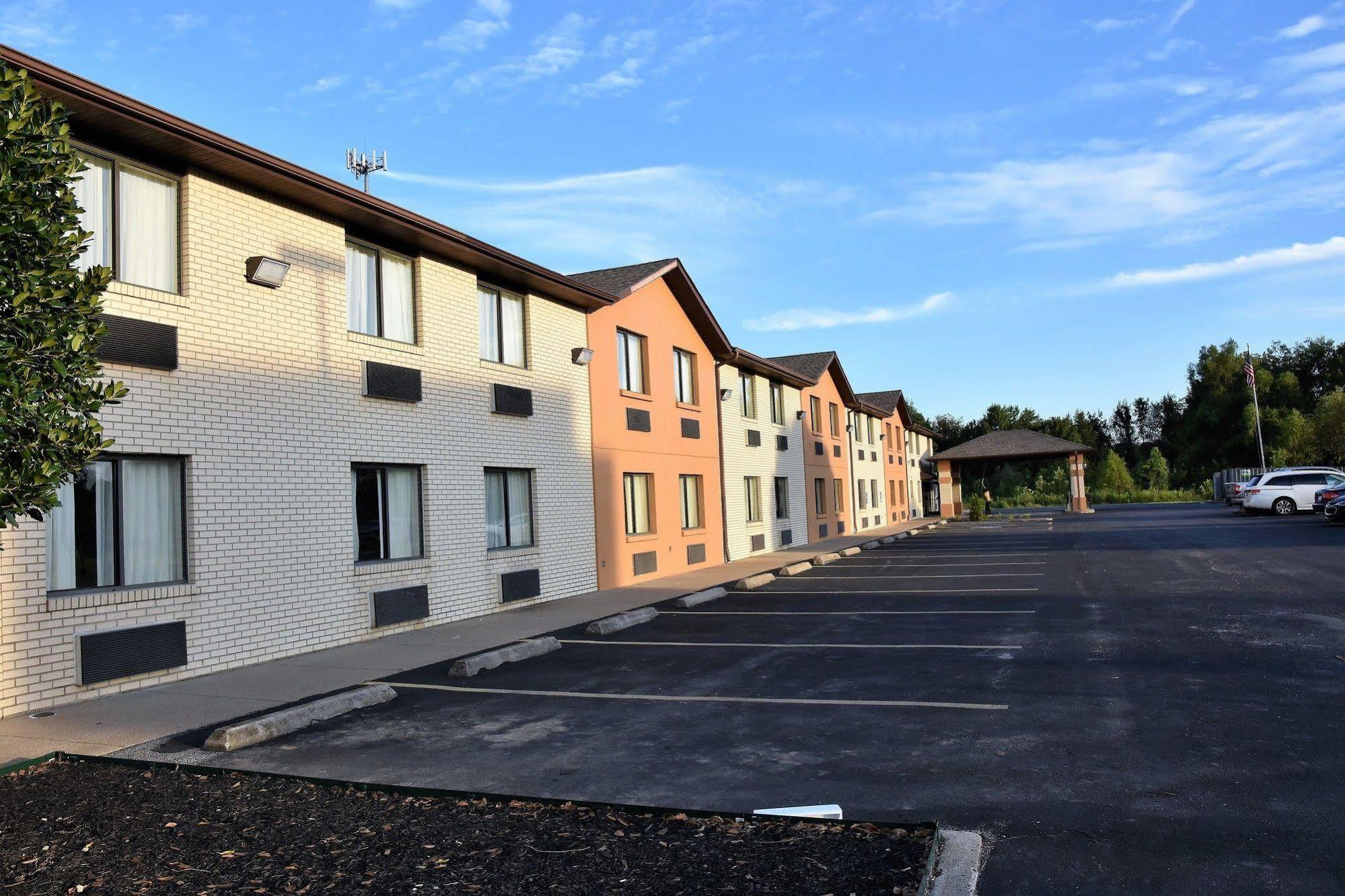 Quality Inn & Suites Metropolis I-24 Eksteriør billede