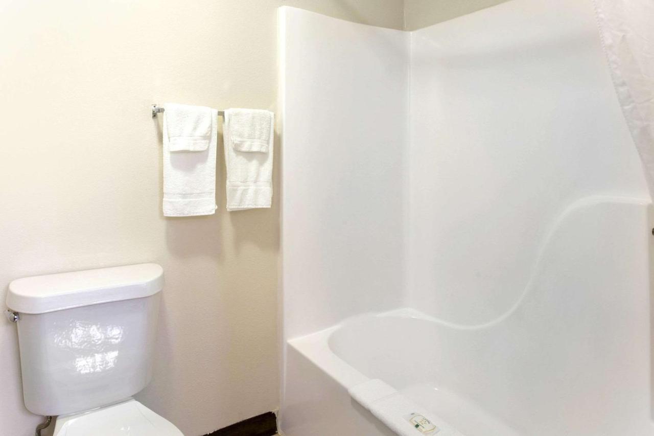 Quality Inn & Suites Metropolis I-24 Eksteriør billede